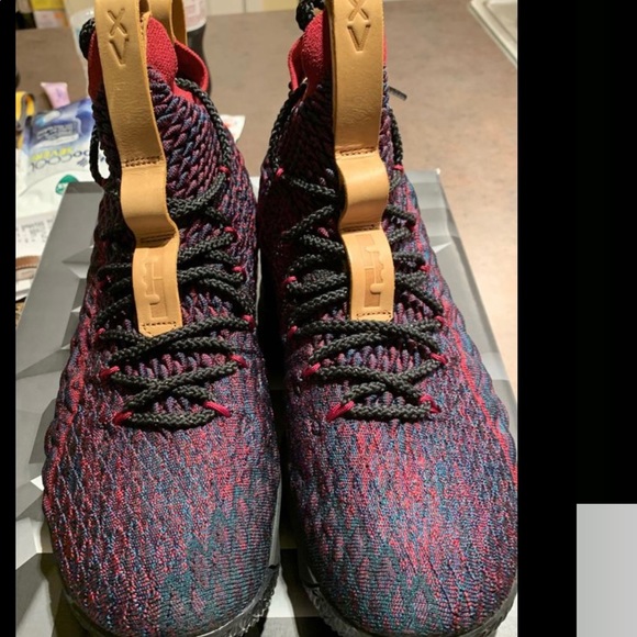 LEBRON XV - Picture 2 of 6